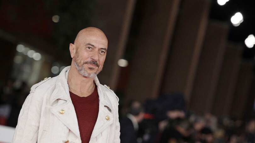 Il Teatro Eliseo apre con la solidarietà