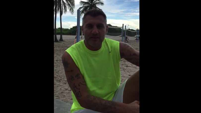 Bobo Vieri sfida Totti: "Auguri Francesco, ora giochiamocela a foot volley"