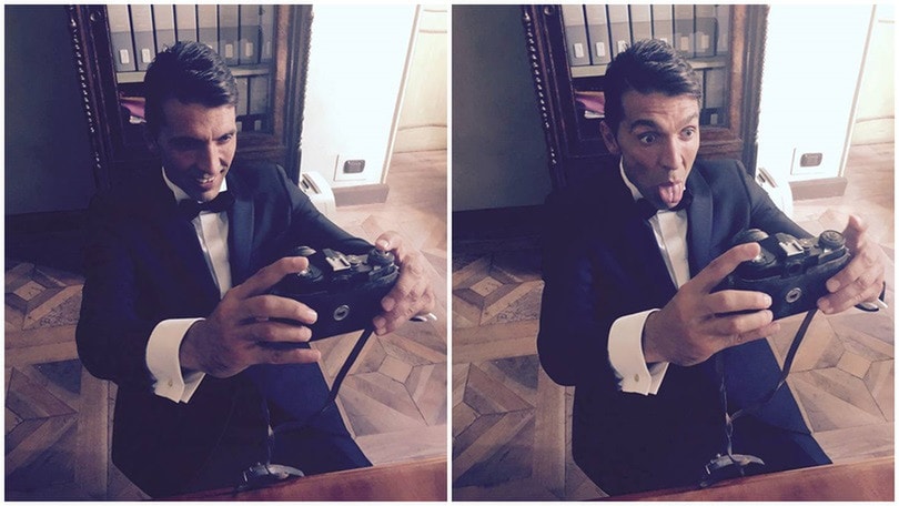 Gianluigi Buffon, il selfie in smoking è vintage