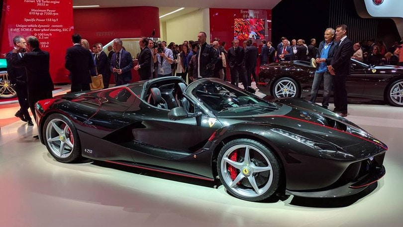 Ferrari al Salone di Parigi live: foto