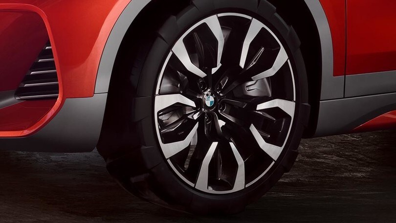 BMW X2 Concept al Salone di Parigi 2016