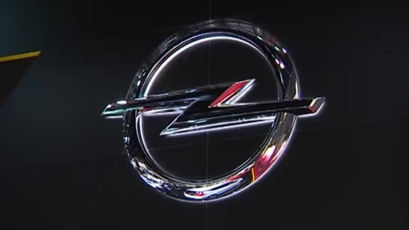 Salone di Parigi - Opel presenta Ampera E
