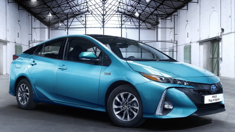 Toyota Prius, a Parigi debutta la plug-in