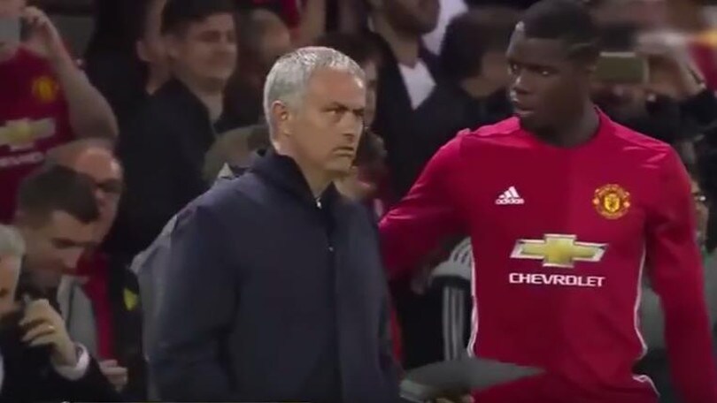 Mourinho, che lite con il vice per le indicazioni a Pogba