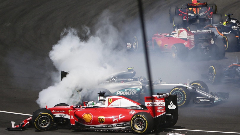 F1 Malesia: Vettel fuori al primo giro, contatto con Verstappen e Rosberg