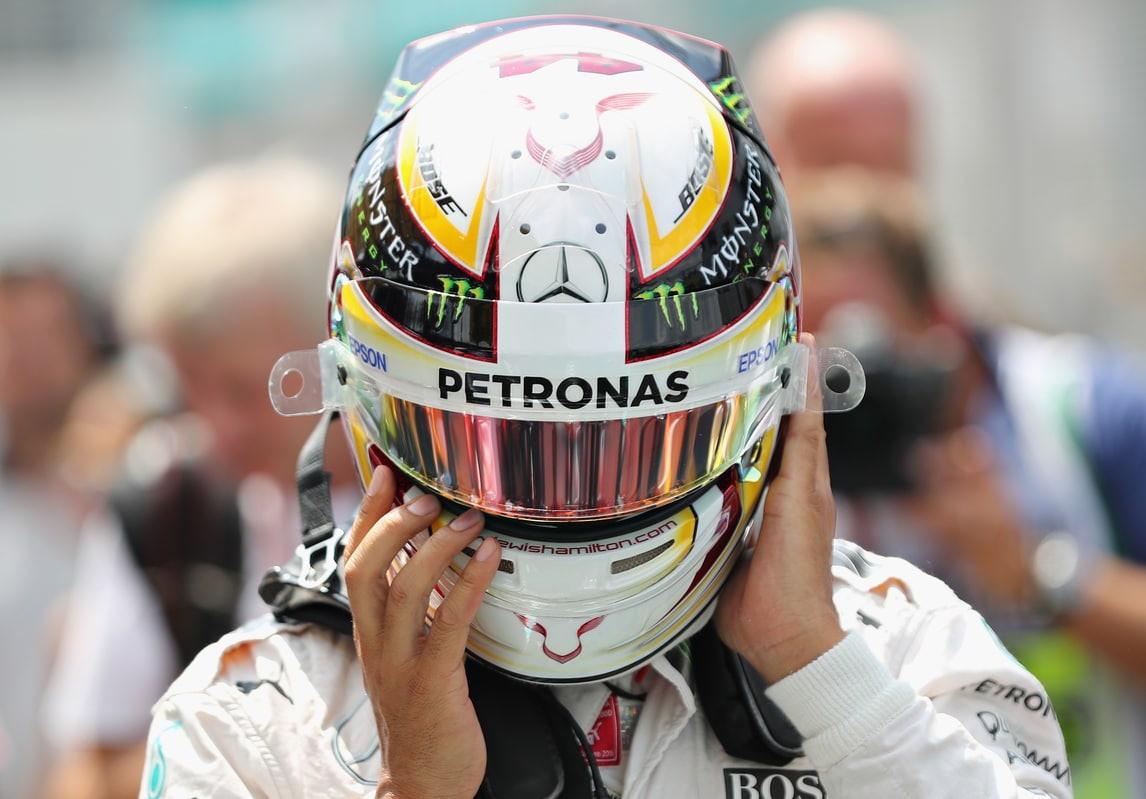 F1 Mercedes, Hamilton: «Nessuna avvisaglia, ma il motore è esploso»