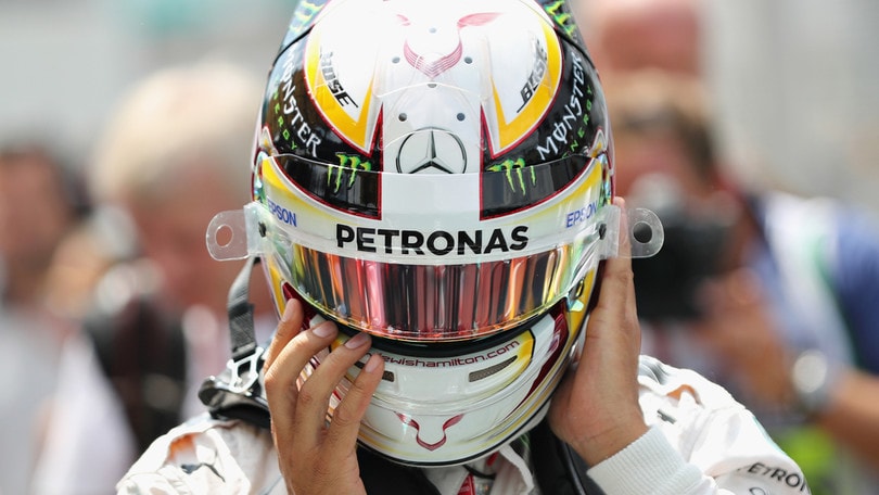 F1 Mercedes, Hamilton: «Nessuna avvisaglia, ma il motore è esploso»