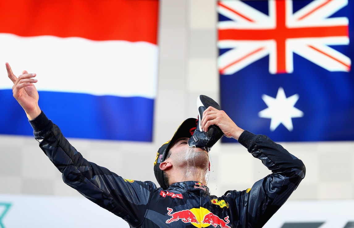 Gp Malesia, festa Ricciardo: il brindisi è con la scarpa