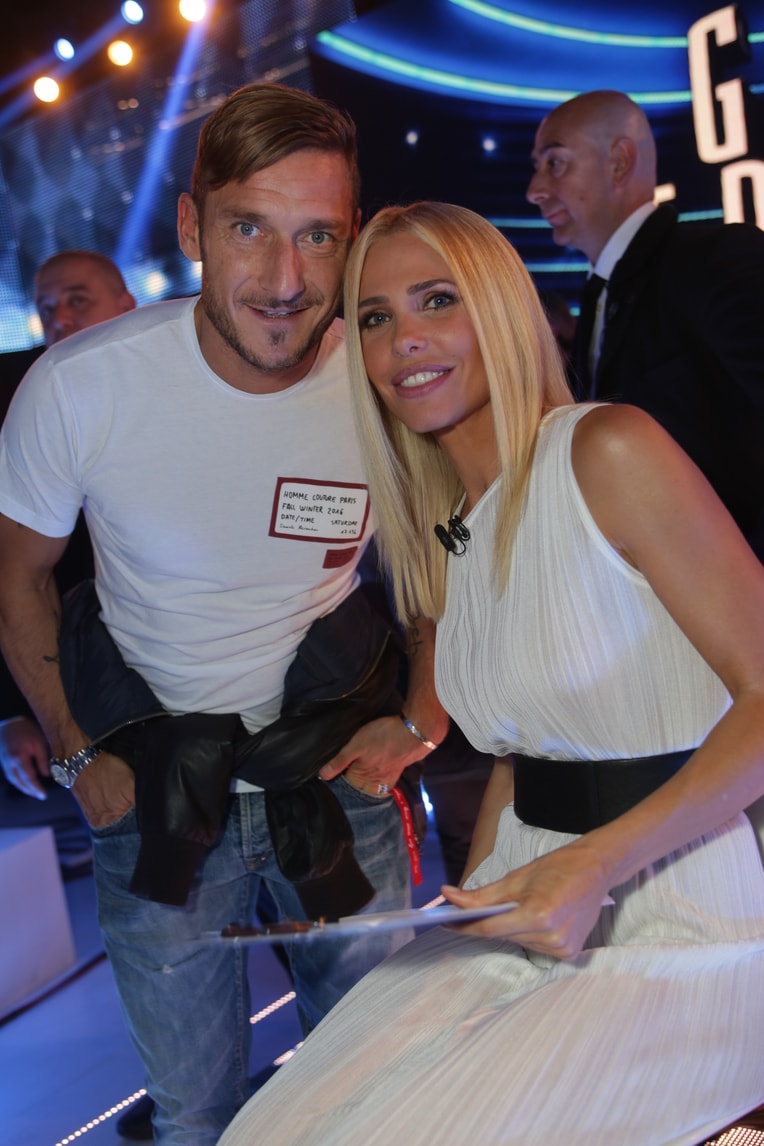 Grande Fratello Vip, c'è Totti nel backstage per Ilary