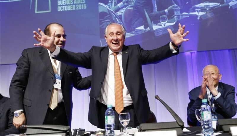 Volley: Ary S. Graca rieletto presidente della FIVB