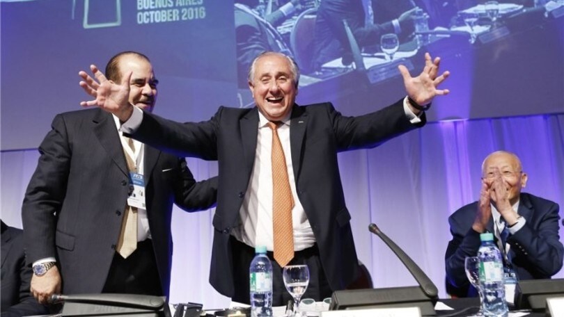 Volley: Ary S. Graca rieletto presidente della FIVB