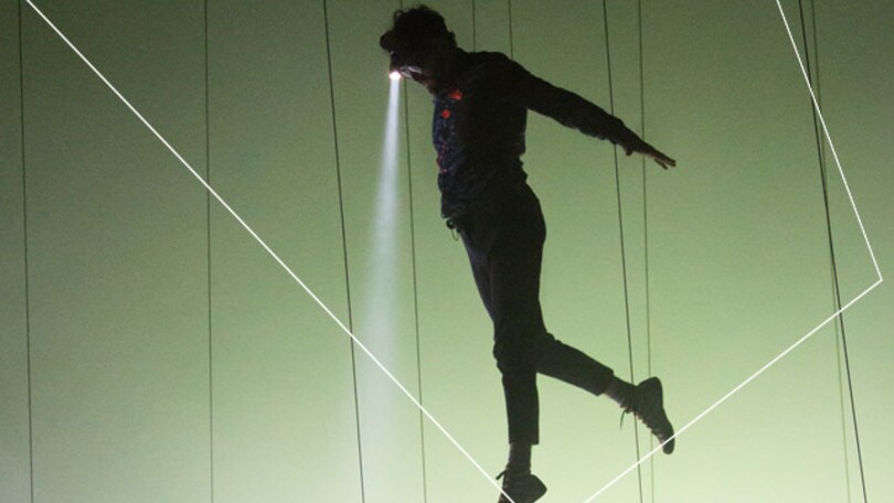 Danza, acrobazie, illusioni e tecnologia. Ecco Pierre Rigal