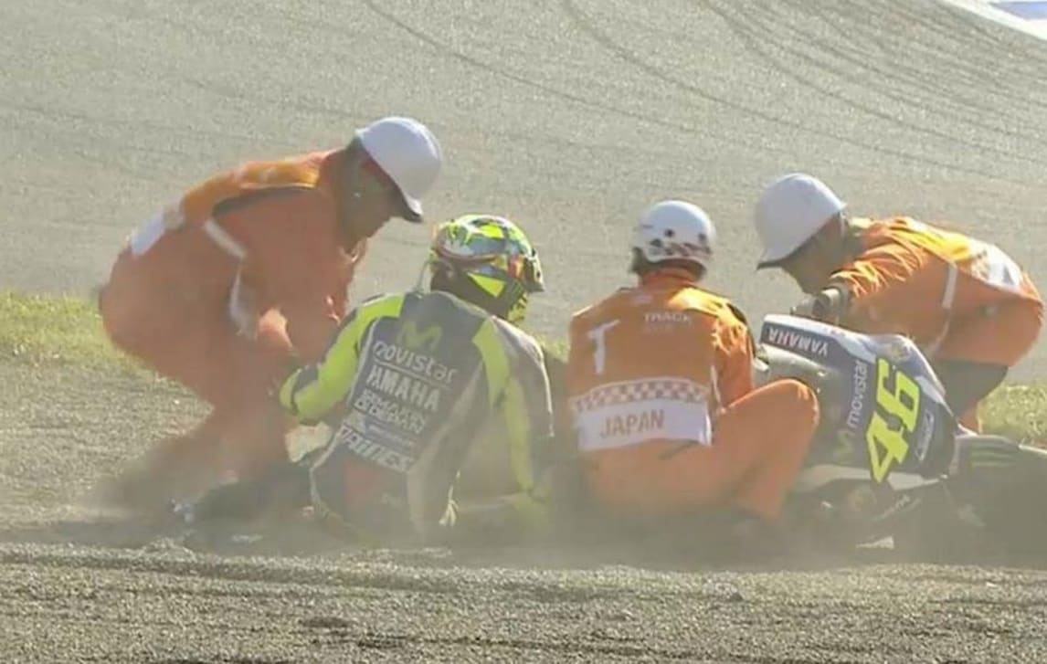 MotoGp, la caduta di Rossi a Motegi al terzo giro