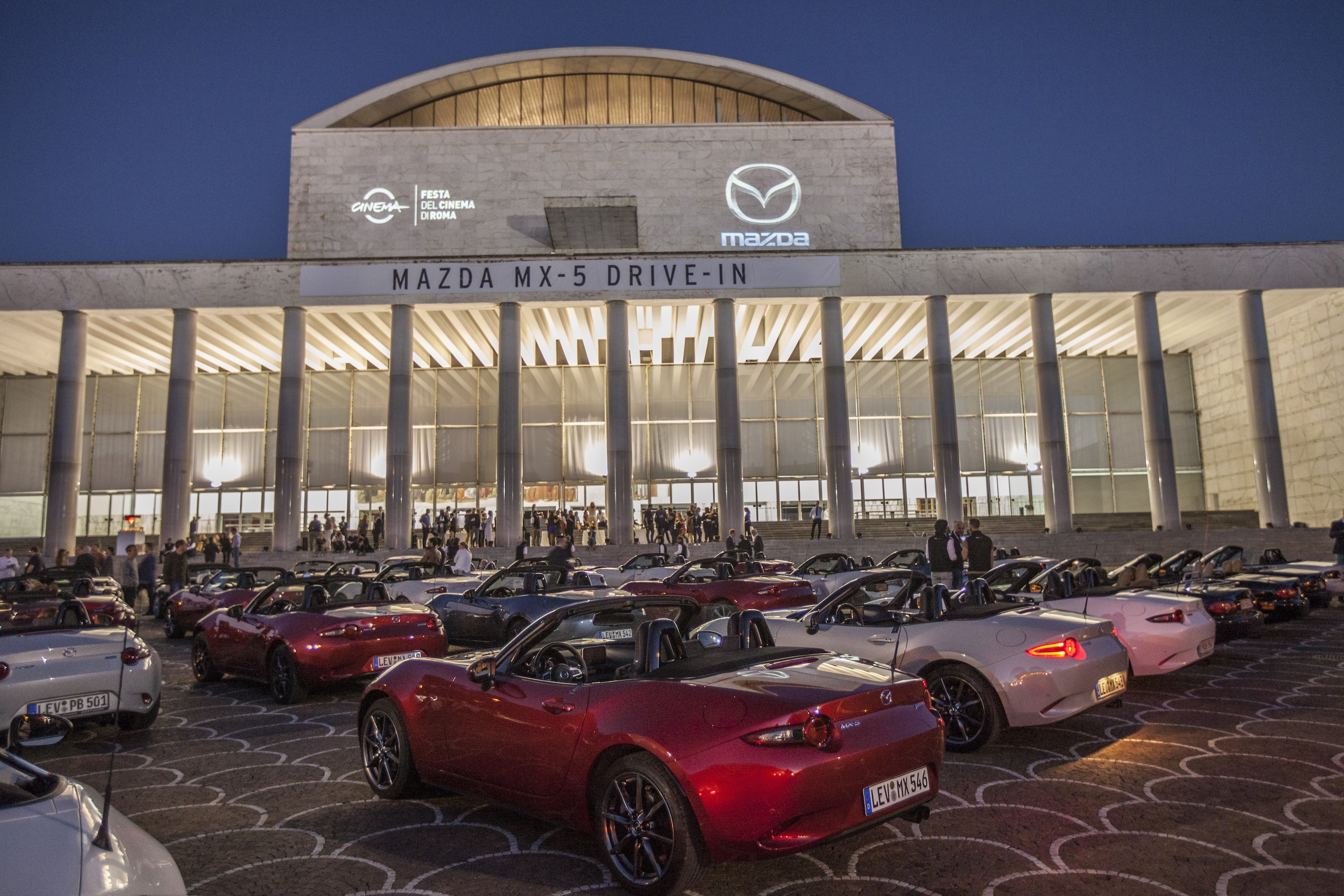 Mazda, la MX-5 RF debutta alla Festa del Cinema di Roma
