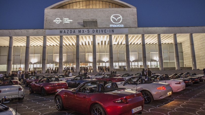 Mazda, la MX-5 RF debutta alla Festa del Cinema di Roma