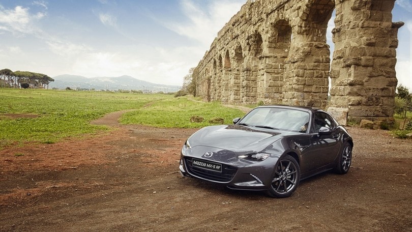 Mazda MX-5 RF: foto e prezzi