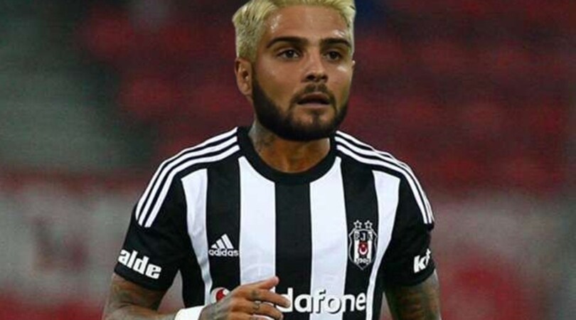 Napoli, Insigne con la maglia del Besiktas: l'ironia del web