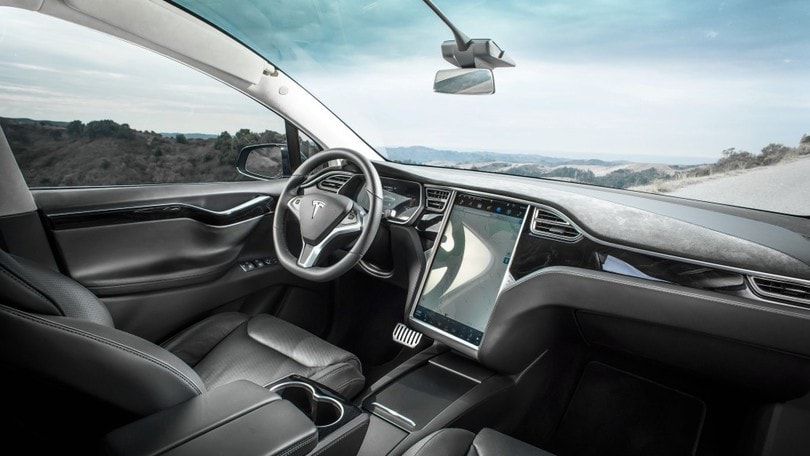 Tesla, arriva l'Autopilot di seconda generazione