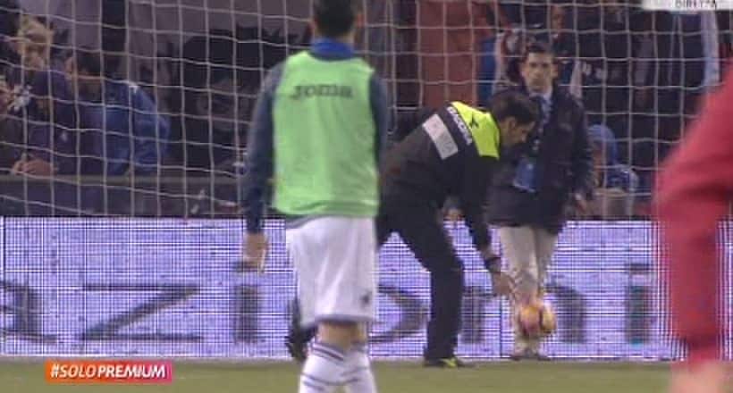 FOTO Sampdoria-Genoa, la goal line technology si rompe