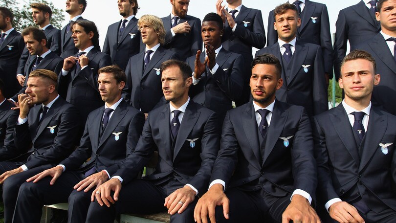 La Lazio si mette in posa per la foto ufficiale