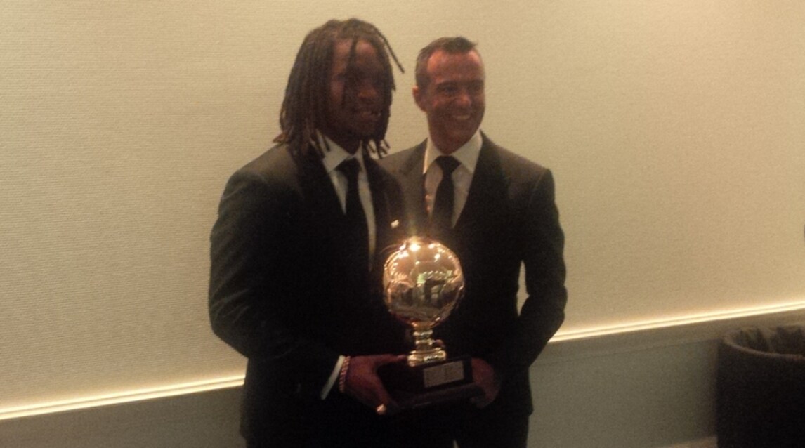 Il Golden Boy a Sanches del Bayern Monaco nella serata "Play for Change" a Montecarlo