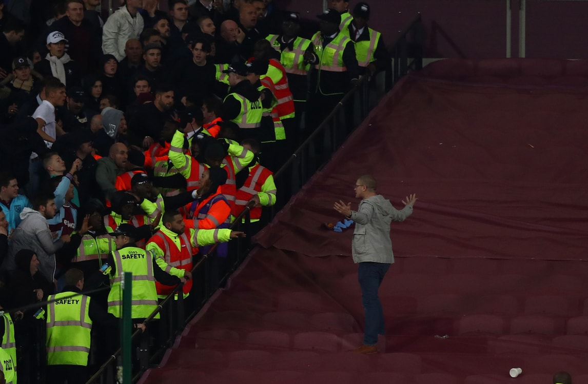 League Cup, disordini all'Olympic Stadium per West Ham-Chelsea