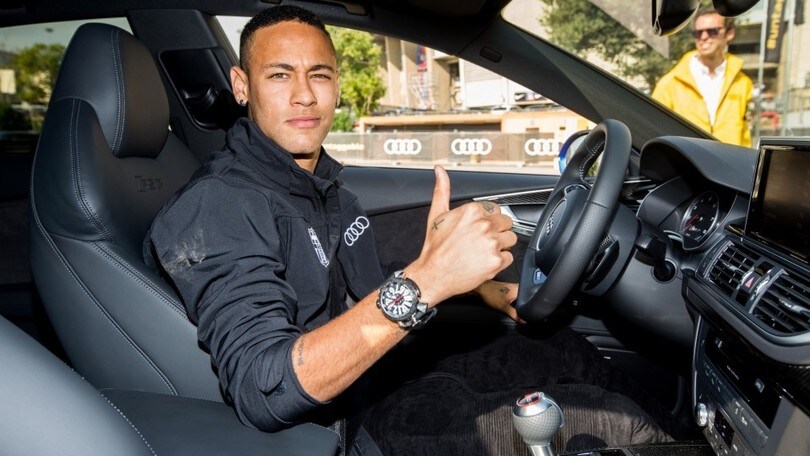 Audi Q2, i campioni del Barcellona la provano al Camp Nou