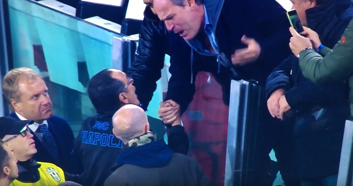 FOTO Sarri, dopo la lite il chiarimento con il tifoso