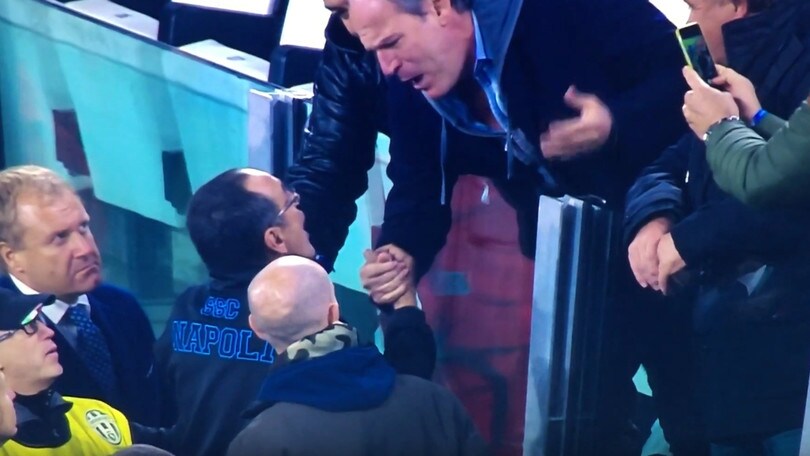 FOTO Sarri, dopo la lite il chiarimento con il tifoso