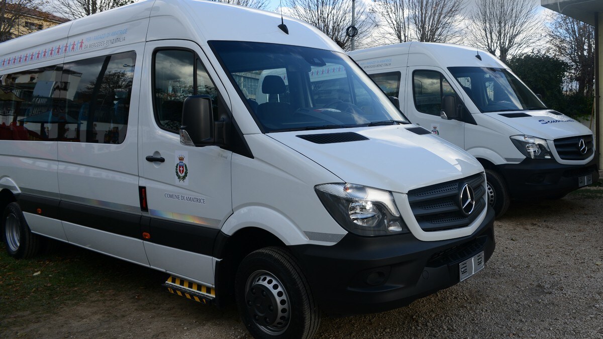 Mercedes dona due scuolabus e un truck ad Amatrice e Accumoli
