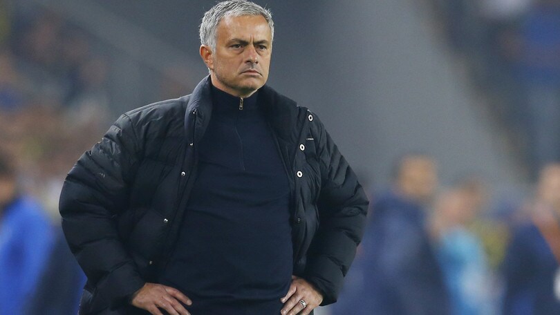 Mourinho striglia il Manchester United. Giocatori a testa bassa