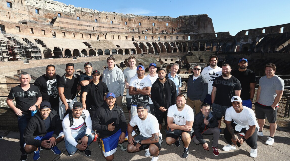 Rugby, gli All Blacks in versione turisti visitano Roma