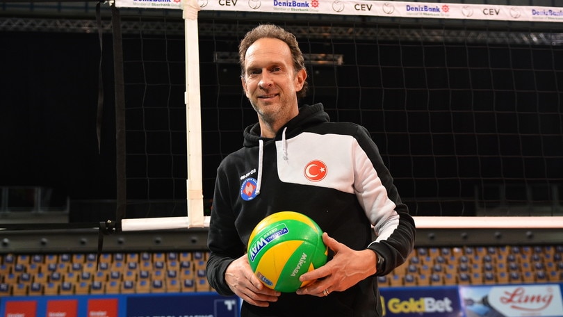 Volley: Superlega, Bernardi sulla panchina di Perugia al posto di Kovac
