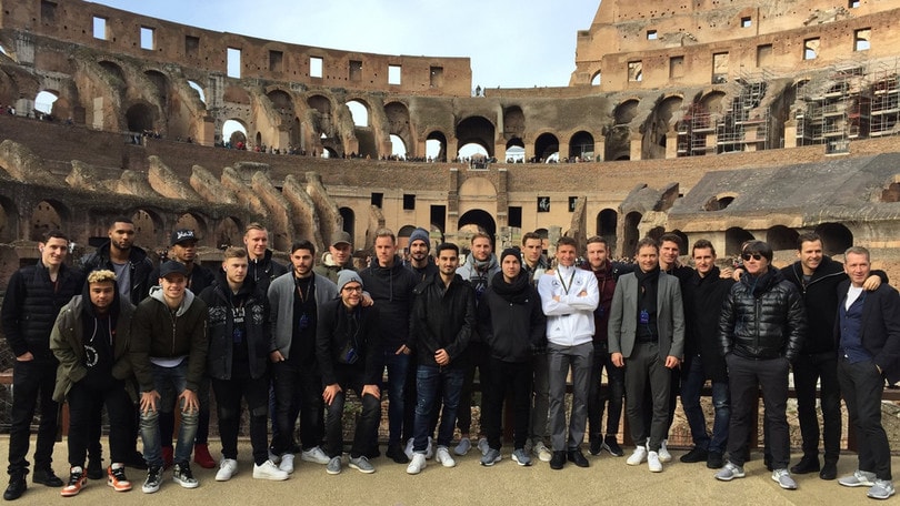 La Germania in visita a Roma: tutti al Colosseo, Klose è la guida