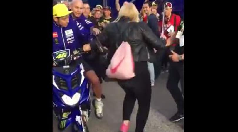MotoGp, la tifosa scalciata non ci sta: «Denuncerò Rossi»