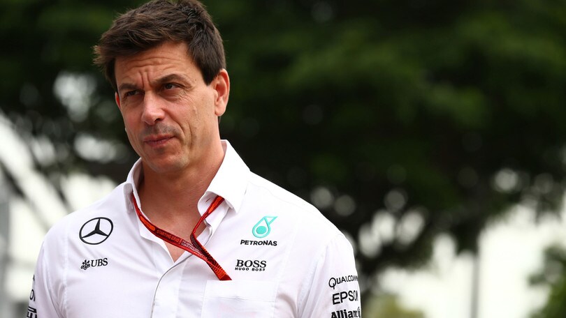 F1, Wolff: «Verstappen ha riscritto le leggi della fisica»
