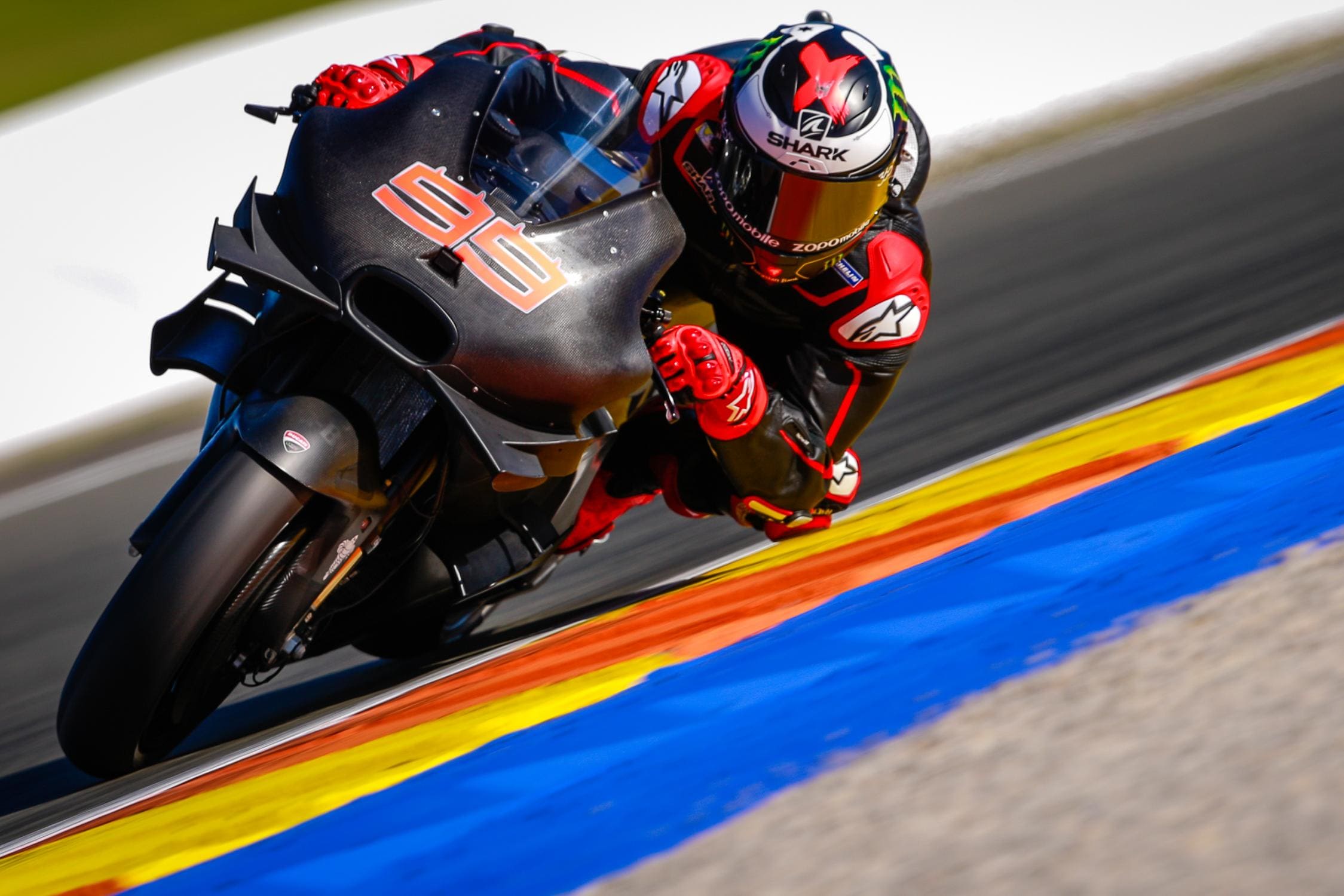 MotoGP, test Valencia: Lorenzo e Ducati subito veloci
