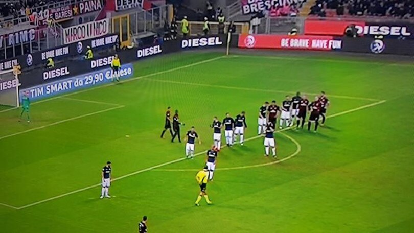 Milan-Inter, le maglie sono simili. Tifosi scatenati sul web