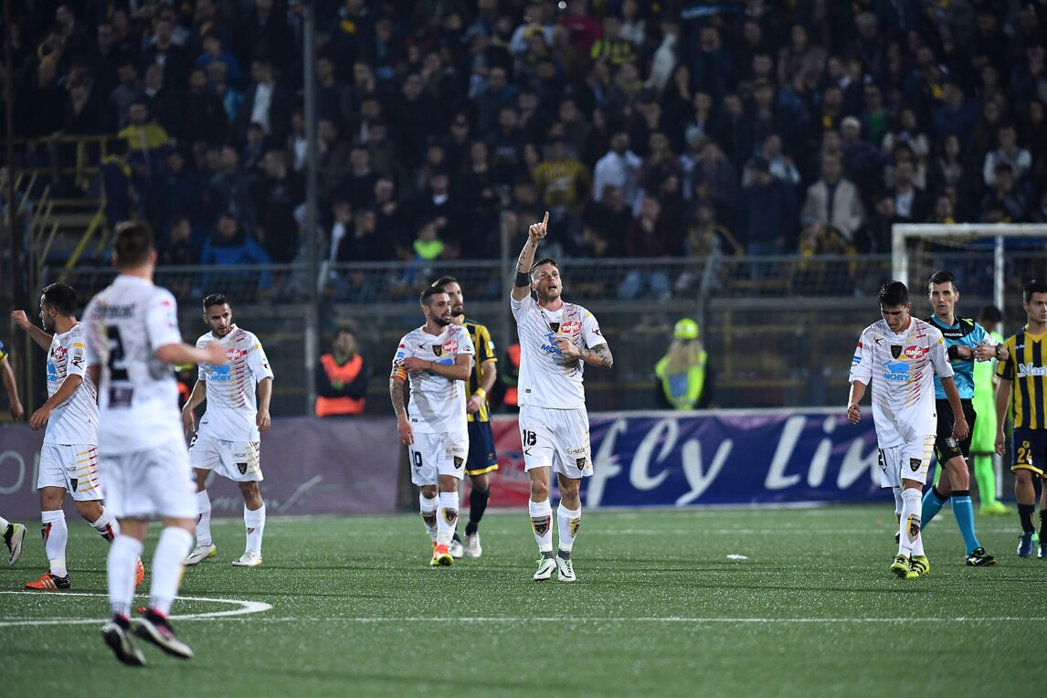Lega Pro, Juve Stabia-Lecce 2-3: anche il Foggia in testa