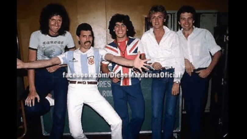 25 anni senza Freddie Mercury. Quando Maradona salì sul palco dei Queen