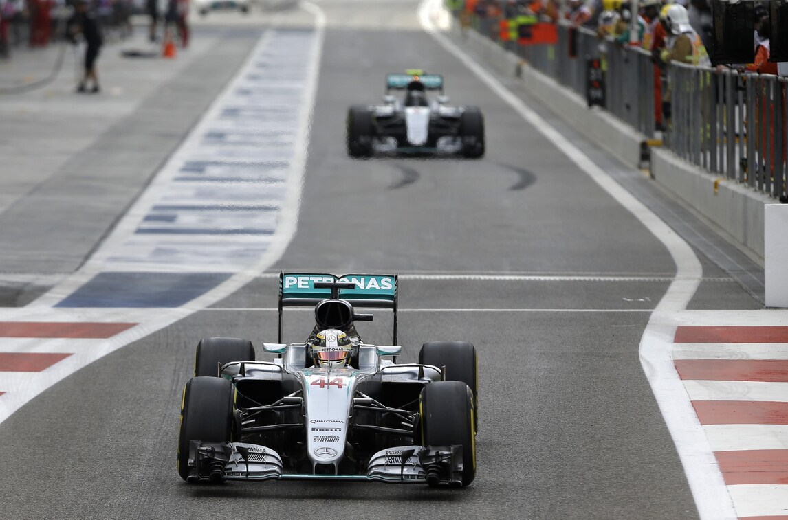F1, Gp Abu Dhabi: Mercedes avanti nelle libere, Vettel quinto