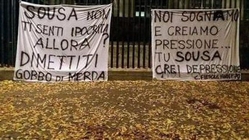 Fiorentina, striscioni contro Sousa: «Dimettiti»