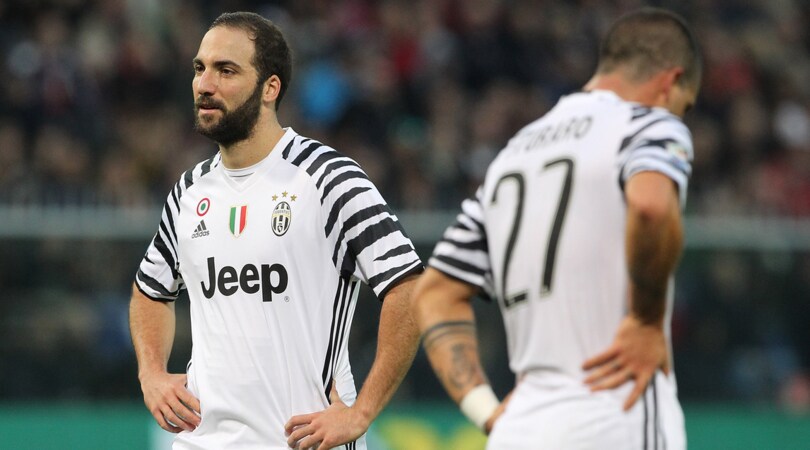Genoa, entra Higuain e i tifosi cantano per il Napoli