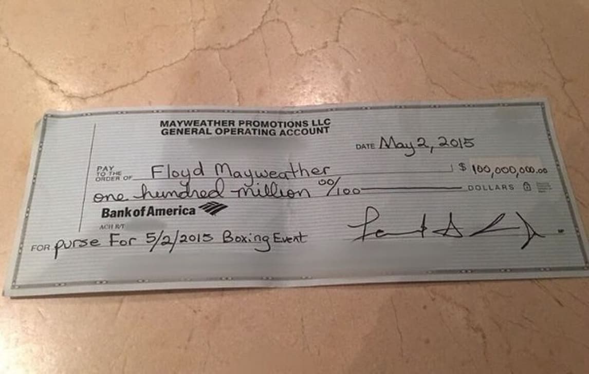 Mayweather esagerato! Su Instagram l'assegno da 100 milioni di dollari