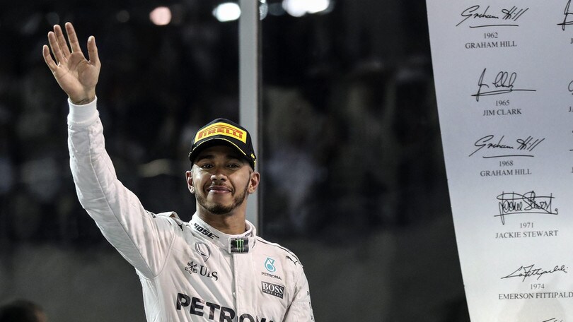 F1, Jackie Stewart: «La Mercedes dovrebbe punire Hamilton»