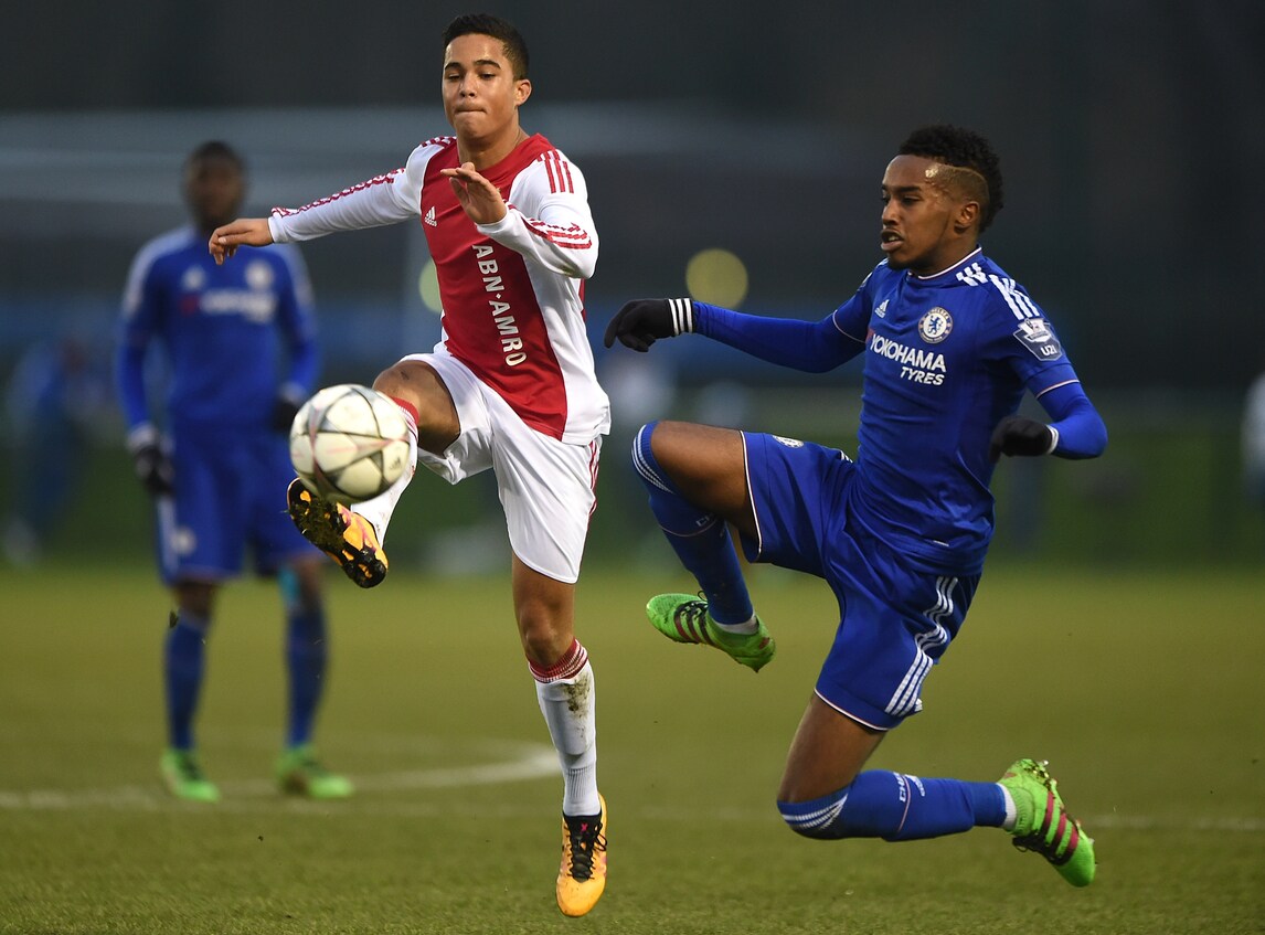 Il primo gol di Justin Kluivert tra i professionisti, è già meglio di papà Patrick