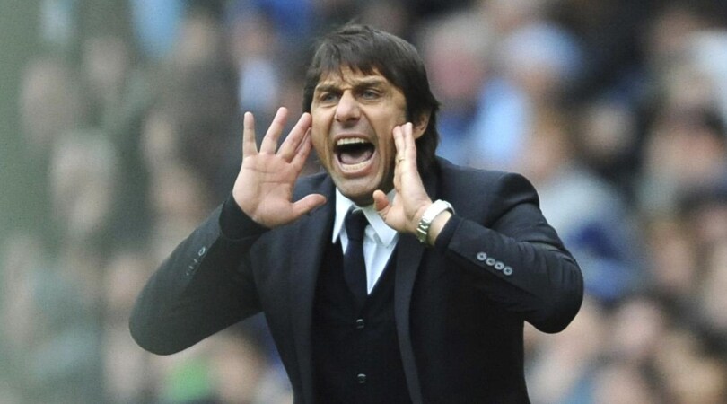 Conte salta la conferenza stampa: «Devo prendere il treno»