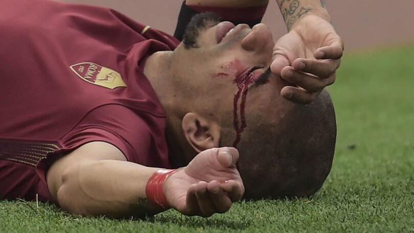 Bruno Peres ha la peggio nel contrasto con Lulic