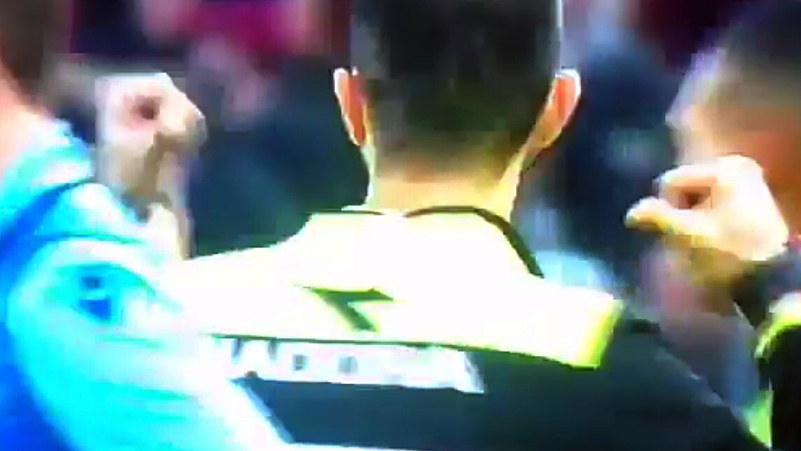 Nainggolan segna, cosa fa il quarto uomo?