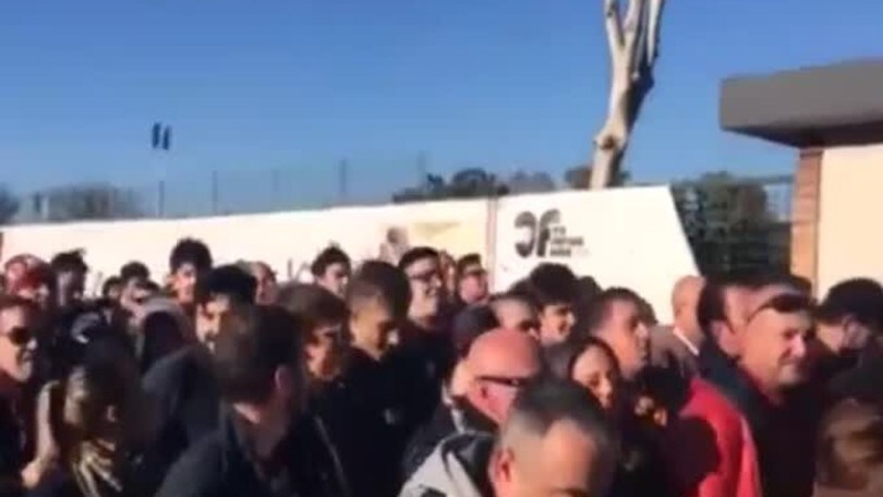 I tifosi della Roma arrivano al Tre Fontane